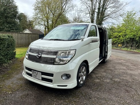 Nissan Elgrand 2.5L Auto 2WD Campervan